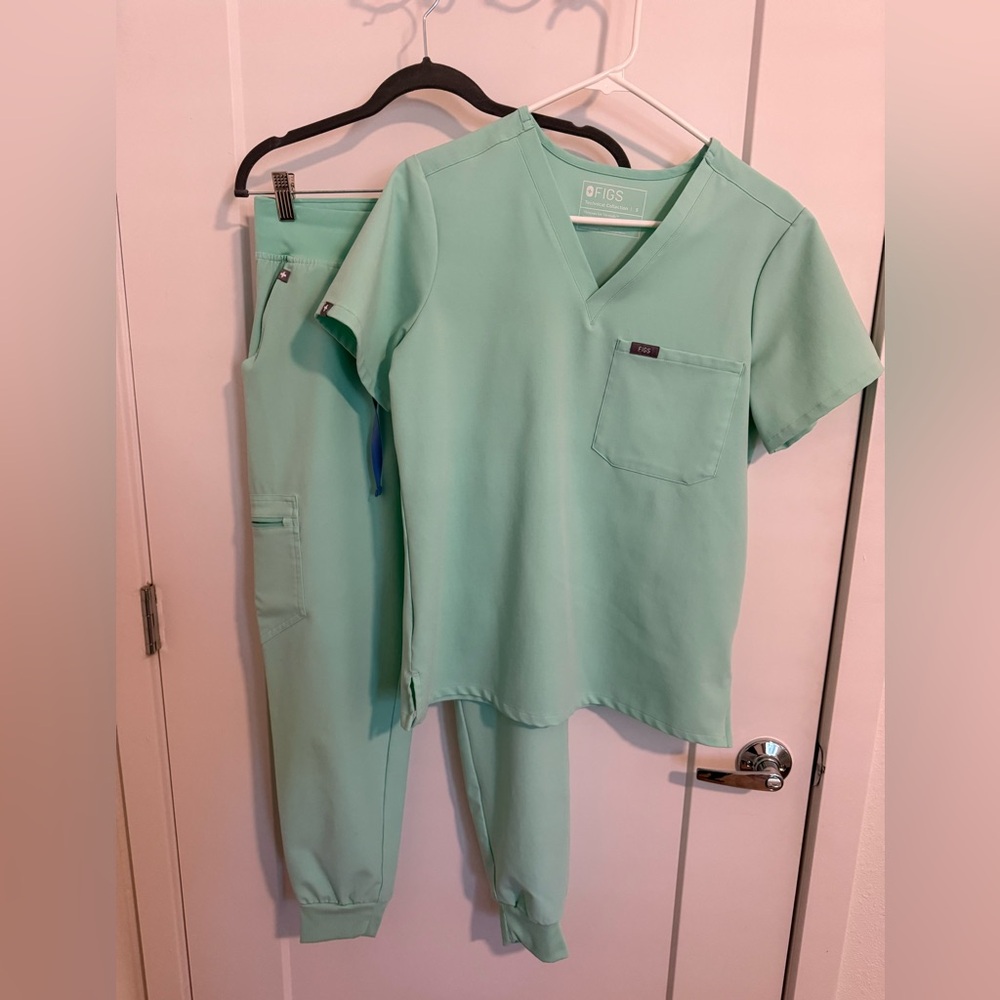 Figs Mint Green Scrub Set